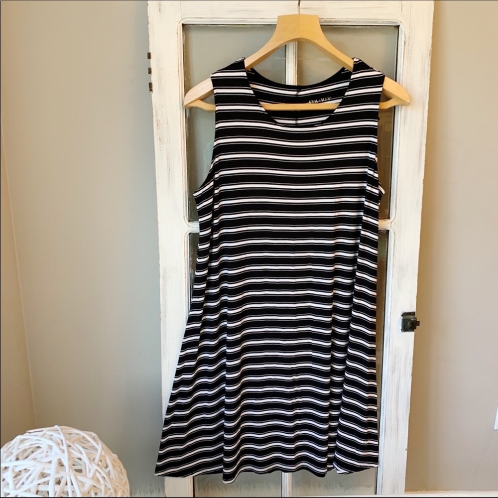🌼 Ava& viv Sleeveless dress black white striped